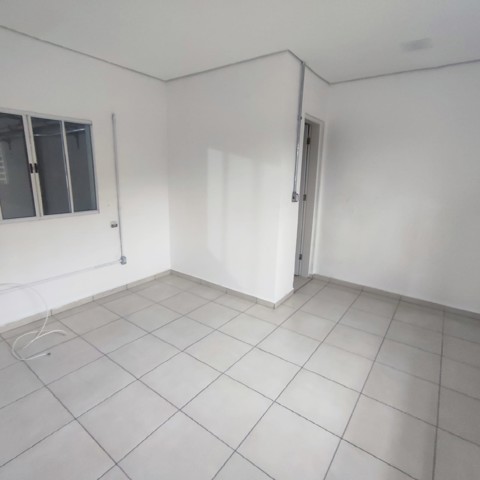 Galpão para alugar em Guarulhos (Jd Pres Dutra), 4 banheiros, 6 vagas, 750 m2 de área útil, código 181-2215 (12/22)