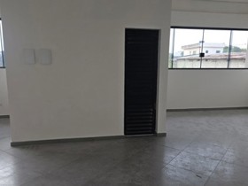 Galpão para alugar em Arujá com 750 m2 úteis