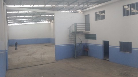Galpão para alugar em Guarulhos com 3 banheiros, 2 vagas, 450 m2 de área útil, código 181-2223 (2/4)