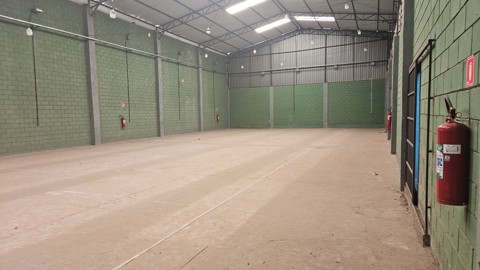 Galpão para alugar em Itaquaquecetuba com 4 banheiros, 4 vagas, 750 m2 de área útil, código 181-2245 (10/31)