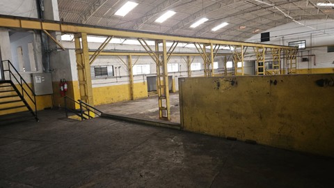 Galpão para alugar em Guarulhos com 5 banheiros, 4 vagas, 1.400 m2 de área útil, código 181-2248 (8/29)