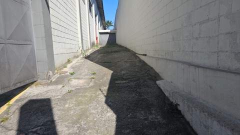 Galpão para alugar em Guarulhos com 5 banheiros, 4 vagas, 1.400 m2 de área útil, código 181-2248 (11/29)