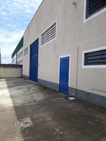 Galpão para alugar em Guarulhos com 5 banheiros, 4 vagas, 740 m2 de área útil, código 181-2254 (12/15)