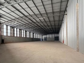 Galpão para alugar em Guarulhos com 1600 m2 úteis