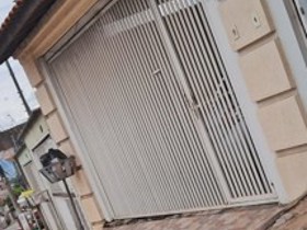 Casa à venda em Guarulhos com 2 dorms, 1 suíte, 2 wcs, 2 vagas, 69 m2 úteis