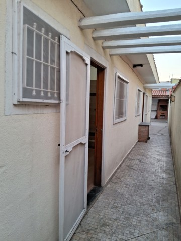 Casa à venda em Guarulhos com 2 dormitórios, 1 suite, 2 banheiros, 2 vagas, 69 m2 de área útil, código 181-2257 (12/15)