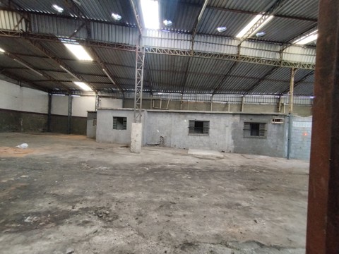 Galpão para alugar em Arujá com 4 banheiros, 2 vagas, 550 m2 de área útil, código 181-2261 (14/44)