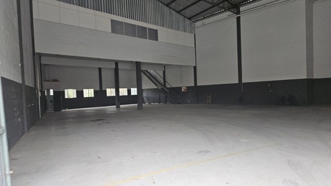 Galpão para alugar em Guarulhos com 5 banheiros, 4 vagas, 721 m2 de área útil, código 181-2267 (12/23)
