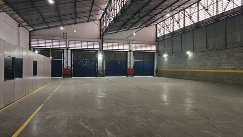 Galpão para alugar em Guarulhos com 4 banheiros, 4 vagas, 1.400 m2 de área útil, código 181-2290 (1/11)