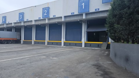 Galpão para alugar em Guarulhos com 4 banheiros, 4 vagas, 1.400 m2 de área útil, código 181-2290 (7/11)