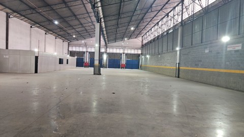 Galpão para alugar em Guarulhos com 4 banheiros, 4 vagas, 1.400 m2 de área útil, código 181-2290 (9/11)
