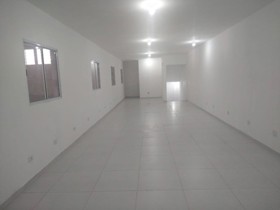 Galpão para alugar em Guarulhos com 740 m2 úteis