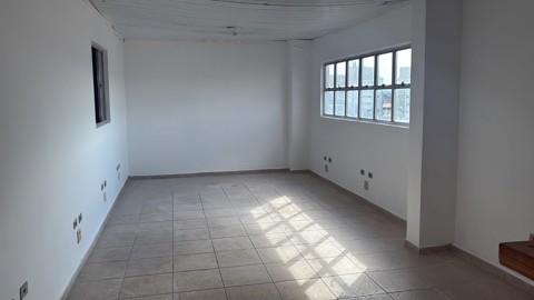 Galpão para alugar em Guarulhos com 5 banheiros, 3 vagas, 750 m2 de área útil, código 181-2299 (11/12)