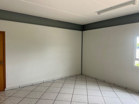 Galpão para alugar em Suzano com 8 banheiros, 20 vagas, 4.000 m2 de área útil, código 181-2305 (10/16)