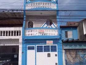 Sobrado à em em Guarulhos, 