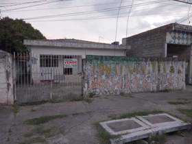 Casa à em em Guarulhos, 2 dorms, 1 wc, 3 vagas