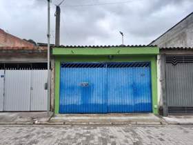 Casa à em em Guarulhos, 1 dorm, 1 wc, 2 vagas