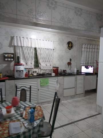 Casa em Guarulhos (Jd Pres Dutra), 4 dormitórios, 1 suite, 3 banheiros, 6 vagas, código 300-1101 (12/22)