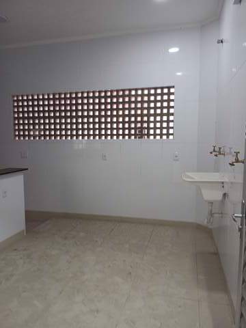 Sobrado para alugar em Guarulhos (Jd Pres Dutra), 1 dormitório, 1 banheiro, código 300-1250 (3/13)