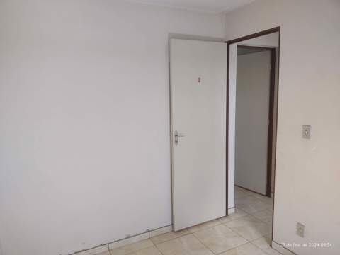 Assobradada em Guarulhos (Jd Pres Dutra), código 300-1257 (13/20)