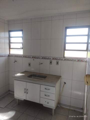 Assobradada em Guarulhos (Jd Pres Dutra), código 300-1257 (19/20)