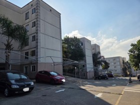 Apartamento à venda em Guarulhos com 2 dorms, 1 wc, 1 vaga