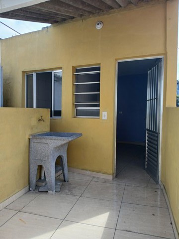 Sobrado para alugar em Guarulhos com 1 dormitório, 1 banheiro, código 300-1370 (4/12)