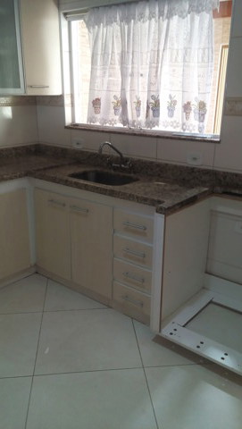 Sobrado à venda em Guarulhos com 3 dormitórios, 1 banheiro, 1 vaga, código 300-1377 (10/29)