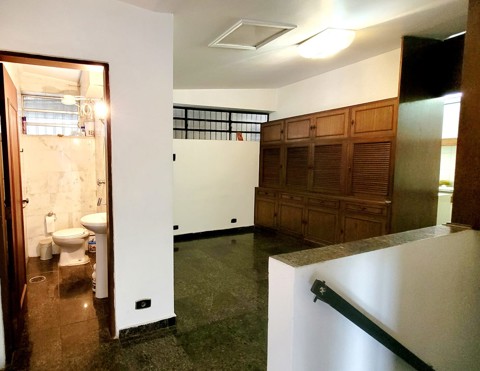 Casa em São Paulo com 7 dormitórios, 1 suite, 6 banheiros, 4 vagas, 430 m2 de área útil, código 310-404 (41/54)